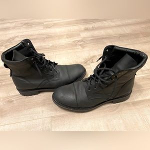 Frank & Oak. Mens blk boots